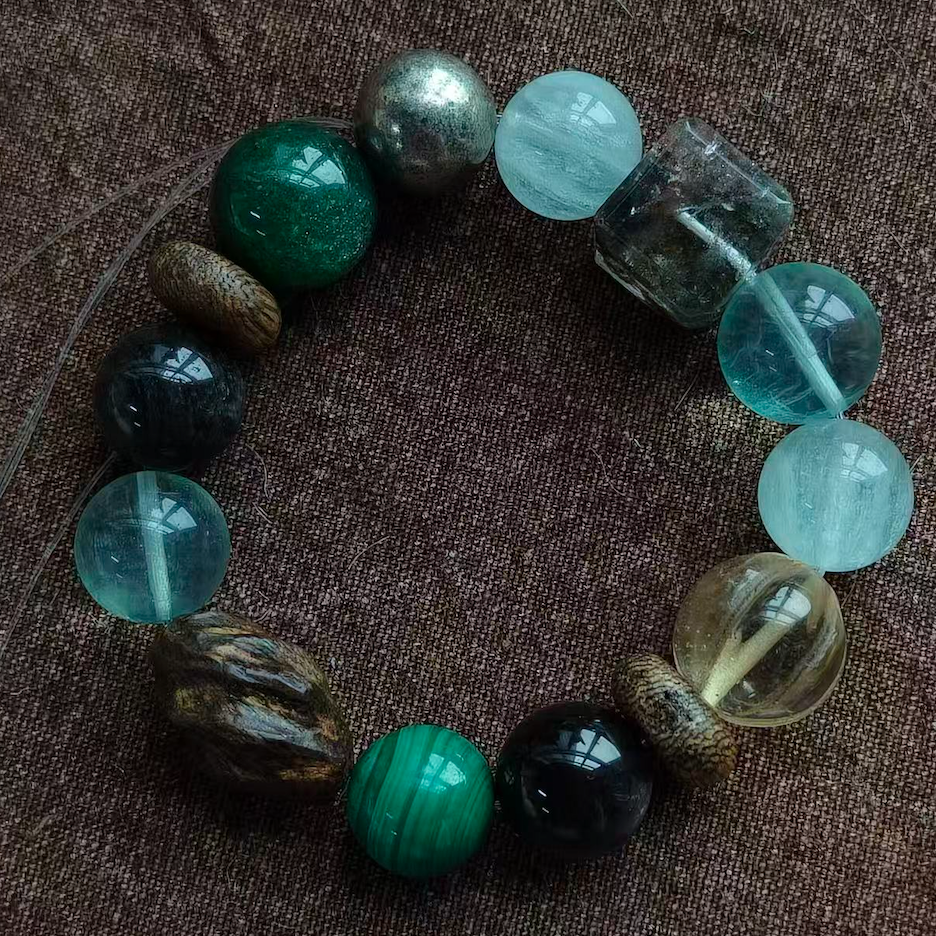 MOJOGRAY  "Green Verse" INFP Healing Crystal Bracelet