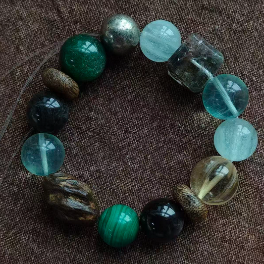 MOJOGRAY  "Green Verse" INFP Healing Crystal Bracelet